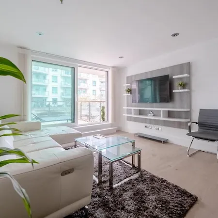 Central 2Bd Flat W River View Balcony - Vauxhall! London Exterior photo