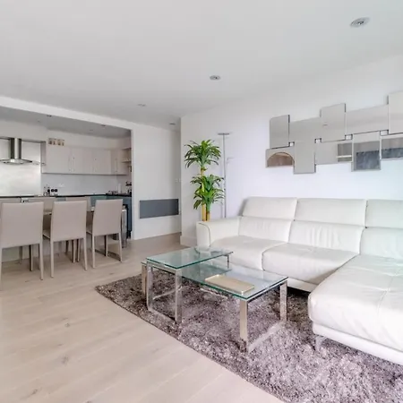 Central 2Bd Flat W River View Balcony - Vauxhall! London Exterior photo