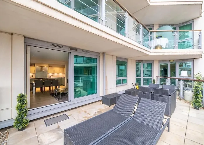 Central 2Bd Flat W River View Balcony - Vauxhall!
